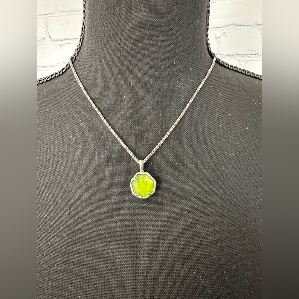 NWT Kendra Scott Cynthia Peridot Necklace, Silver Tone Chain, August Birthstone